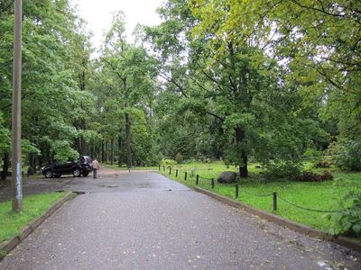 2.1 Entrance to the Vana Jaani cemetery 2010
