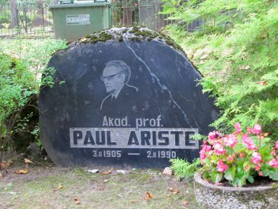 Ariste Paul (1905-1990). Estonian linguist, that knew Hebrew and Yiddish. Saved some religious objects from the Tartu synagogue at WWII time.
