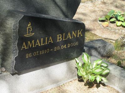 Blank Amalia
